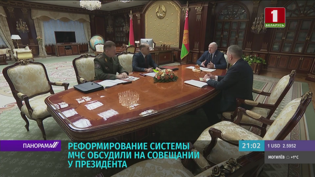 Лукашенко принял с докладом главу МЧС