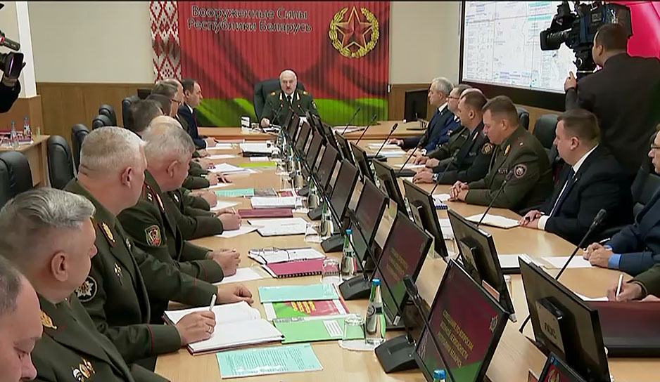 На совещании по вопросам военной безопасности Лукашенко еще раз расставил точки над "i" и опроверг фейки