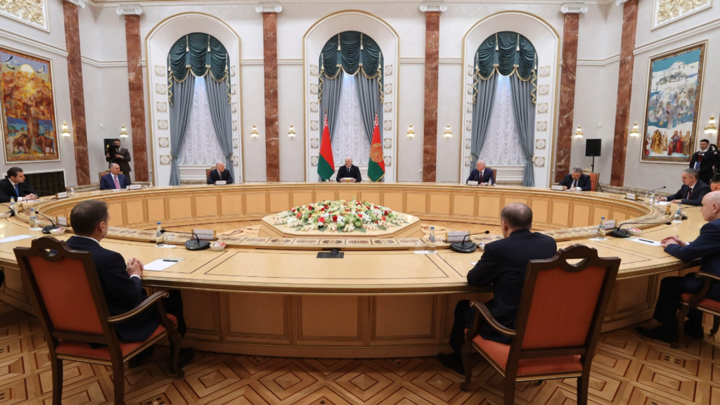 Основные тенденции в сфере безопасности Президент Беларуси Александр Лукашенко 1 июня обсудил с руководителями спецслужб СНГ