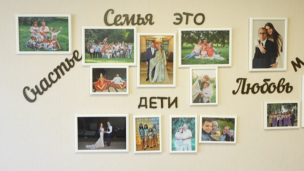 В Беларуси отмечают День матери. Расскажем истории тех мам, под крылом которых вырос не один десяток малышей