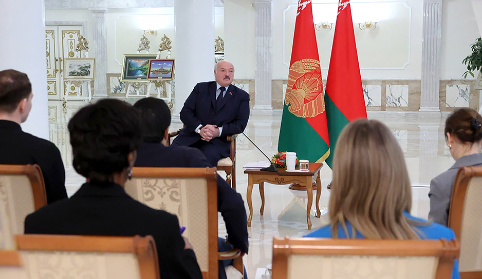 Президент Беларуси дал откровенное интервью зарубежным и белорусским журналистам