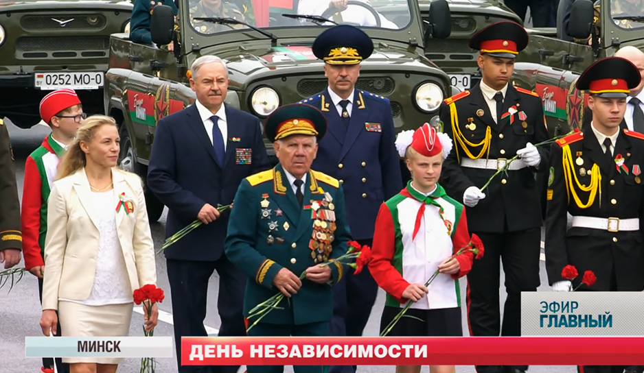 3 Июля тысячи белорусов прошли праздничным шествием по проспекту Независимости к площади Победы 