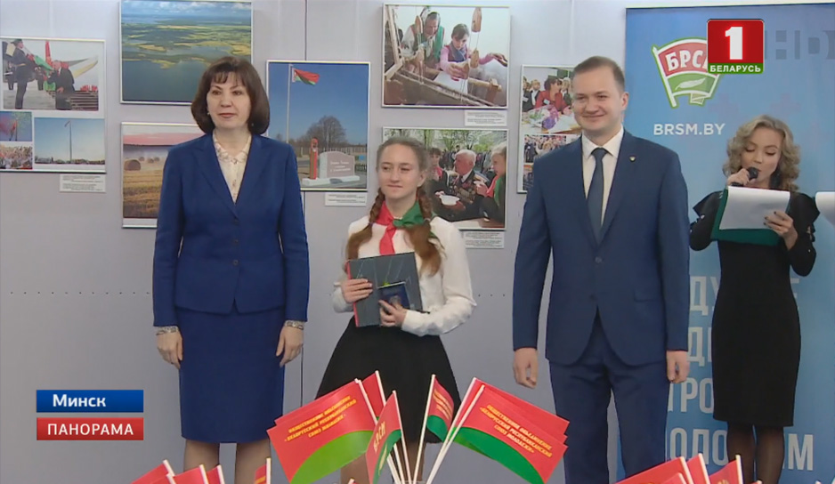В разных уголках Беларуси свой первый паспорт получили 3 тысячи 300 граждан 