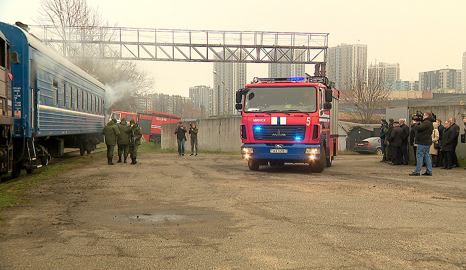 Ликвидировать возгорания вагона и оказать помощь пострадавшим. В Минске провели межведомственное учение "Медантитеррор-2023"
