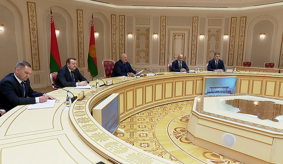 Лукашенко: От многополярного мира, где нет монополизма, пользу будут иметь все государства