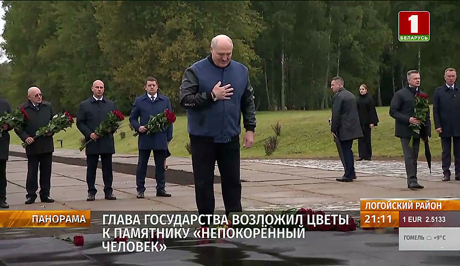 Глава государства возложил цветы к памятнику "Непокоренный человек"