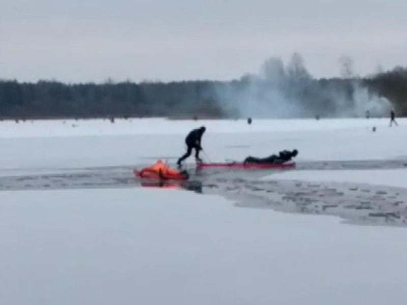 В Смолевичском районе провалились под лед 2 рыбака 