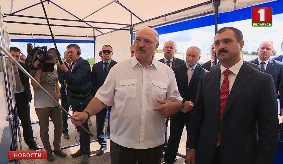 Александр Лукашенко посещает Оршанский авиаремонтный завод  