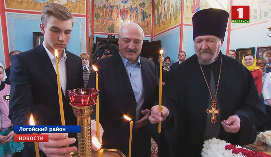 Александр Лукашенко посетил праздничное богослужение в храме Рождества Христова в Острошицах.jpg