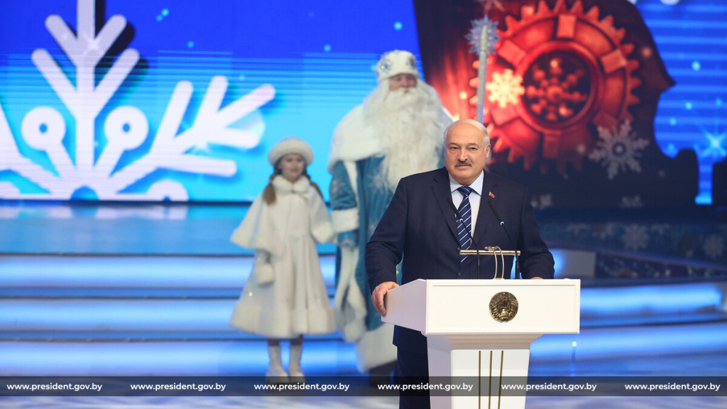 "В Беларуси нет чужих детей" - Лукашенко тепло поздравил собравшихся на Главной елке страны