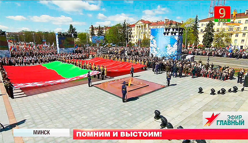 Александр Лукашенко вместе с сыновьями принял участие в праздничной церемонии на площади Победы