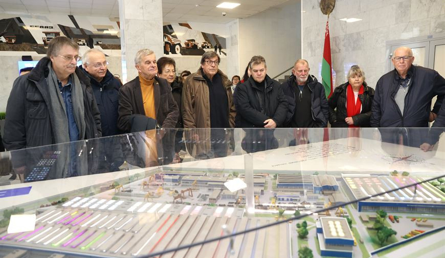 Представители городов-побратимов из Германии: БелАЗ впечатляет мощью белорусского машиностроения