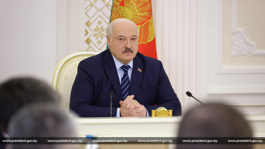 Лукашенко потребовал от правительства, ученых и губернаторов наладить системную работу над стратегическими проектами 