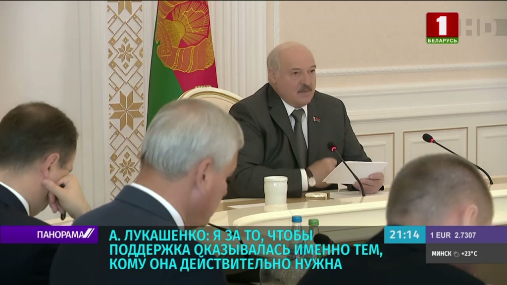 Лукашенко: Доллары на хлеб не намажешь!