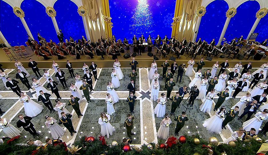 Одна из самых красивых традиций Беларуси - новогодний бал для молодежи состоялся во Дворце Независимости