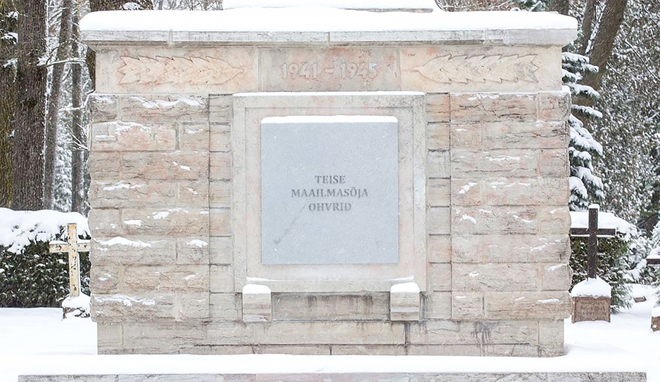 В эстонском Тарту на памятнике советским солдатам заменили надпись