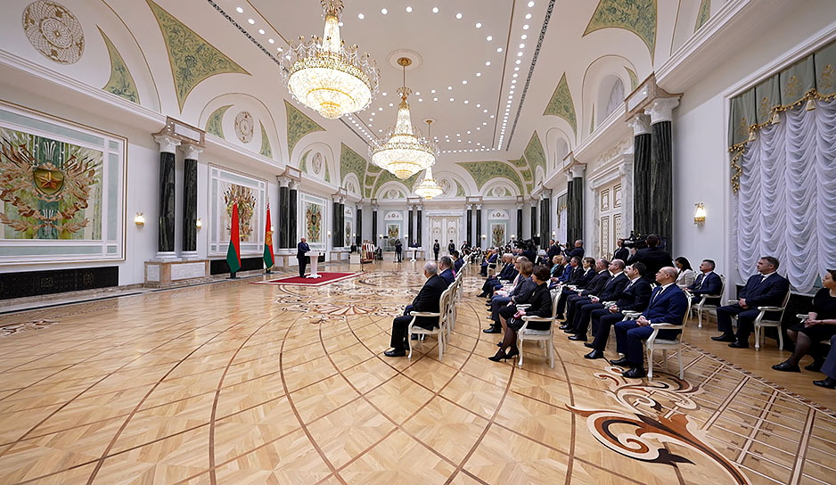 Президент провел встречу с руководителями высших судов зарубежных государств, а также вручил госнаграды