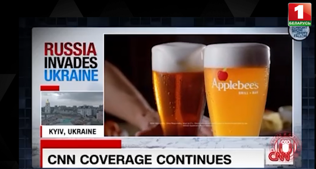 окне с экстренными новостями на CNN и MSNBC появляется реклама курицы, пива