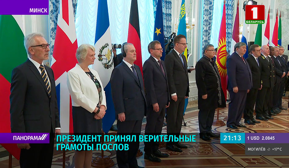 Президент принял верительные грамоты послов 12 стран и главы представительства Европейского союза 