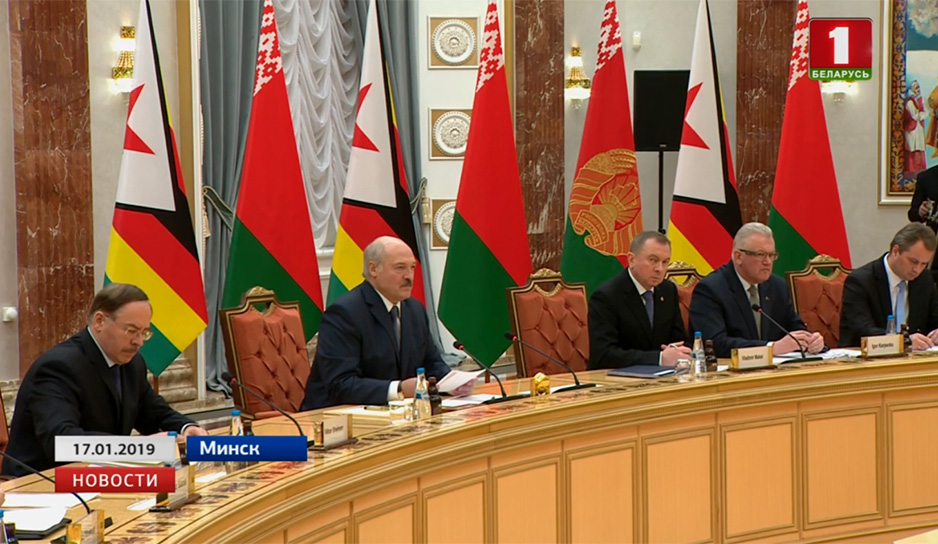 Президент Беларуси накануне встретился с главой Зимбабве