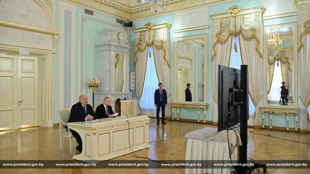 От исторической памяти до двусторонних проектов и Антарктиды - продолжается визит Лукашенко в Россию