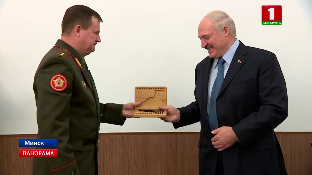 Президент в канун Дня защитников Отечества посетил Военную академию