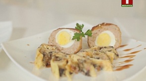 Яйца по-шотландски и перепелиные яйца, фаршированные беконом 