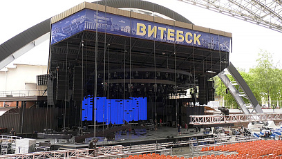 В Летнем амфитеатре начался монтаж главной сцены "Славянского базара" 