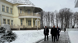 Лукашенко на заседание саммита пришел пешком: "Мерседесы" слабые, не заводятся