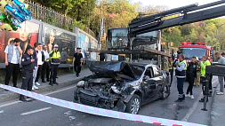 В Стамбуле столкнулись трамвай и пассажирский автобус: есть пострадавшие