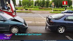 Две легковушки столкнулись на улице Долгобродской 