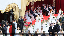 Одна из самых красивых традиций Беларуси - новогодний бал для молодежи состоялся во Дворце Независимости
