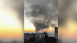 Сильный пожар бушует на Крымском мосту