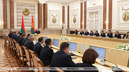 Лукашенко высказался о сборе денег с родителей в школах