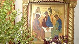 Православные отмечают Святую Троицу 