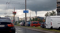 Торнадо в Минске - очевидцы из микрорайона Лошица делятся ужасающими кадрами