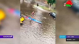 В Сморгони жители устроили серфинг после грозы