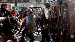 В Париже полиция применила газ для разгона протестующих у посольства Ирана