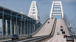 Движение на Крымском мосту полностью остановлено 