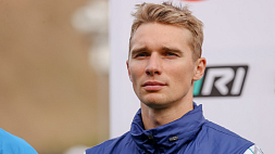 Антон Смольский выиграл серебро в суперпреследовании на чемпионате России по биатлону