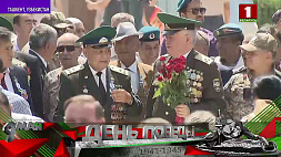 Представители дипмиссии Беларуси и России возложили цветы к памятнику "Братская могила" в Ташкенте