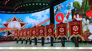 Президент Беларуси наградил 9 населенных пунктов Беларуси вымпелом за мужество и стойкость в годы войны