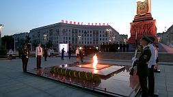 На площади Победы в Минске почтили память жертв Великой Отечественной войны