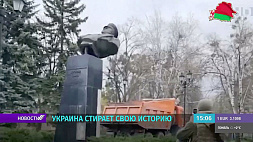 Украина воюет с памятниками - в Харькове снесли бюст маршала Жукова