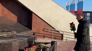Дмитрий Крутой возложил цветы к Мемориалу воину-освободителю в Кемерове