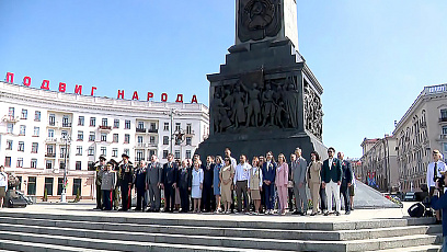 У стелы "Минск - город-герой" и на площади Победы завершилась акция "Календарь памяти"