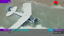 Самолет рухнул в Тихий океан на глазах у очевидцев