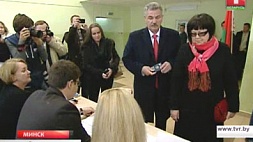 Николай Улахович проголосовал на избирательном участке № 54