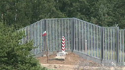 Власти Польши строят забор на границе с Калининградской областью России 