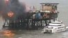 Нефтяная платформа в Каспийском море продолжает полыхать